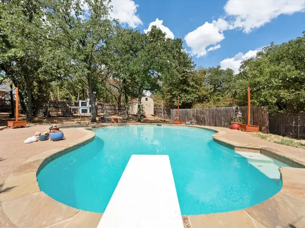 512 Shady Oaks Trl, Burleson, TX 76028