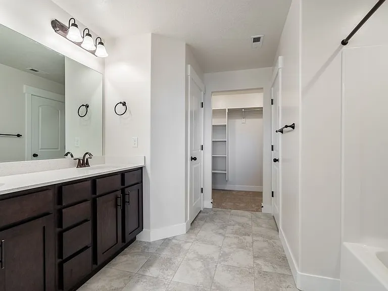 1328 N Sage Dr — Photo 2