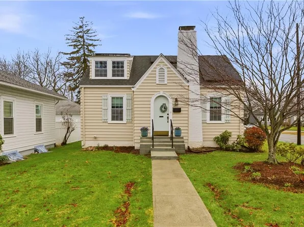 287 Parkside Dr, Warwick, RI 02888