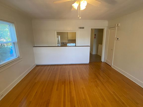 3rd image of 1408 W Chapel Hill St #A