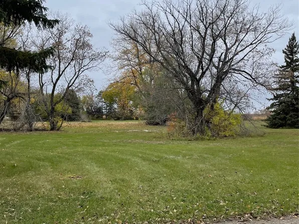 215 & 221 York Road W, Yorkton, SK S3N 2V6