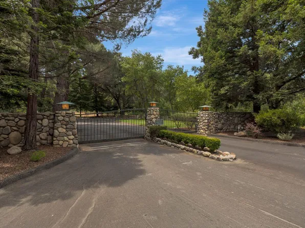 17 Sleepy Hollow Dr, Carmel Valley, CA 93924