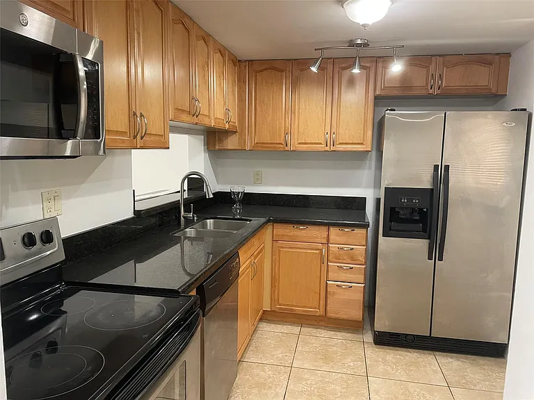 8065 SW 107th Ave #108 — Photo 5