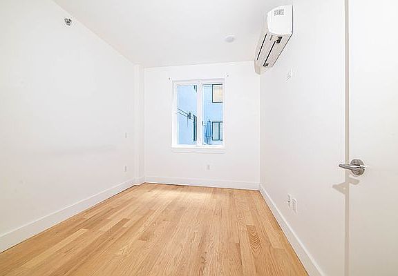 5th image of 204 Linden Blvd #1L