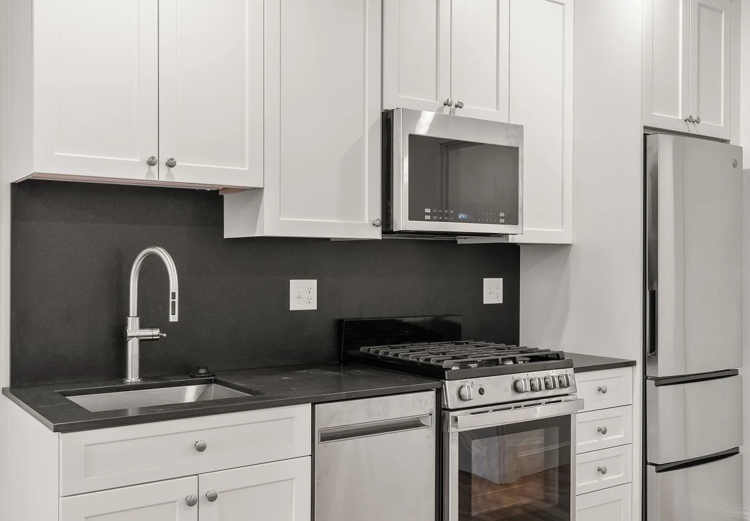 1 bed, 650 sqft, $3,850 — Photo 4