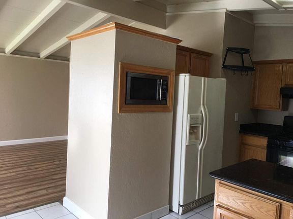 3rd image of 282 Twinlake Dr
