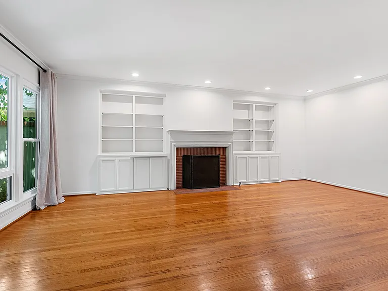 11053 Strathmore Dr — Photo 7