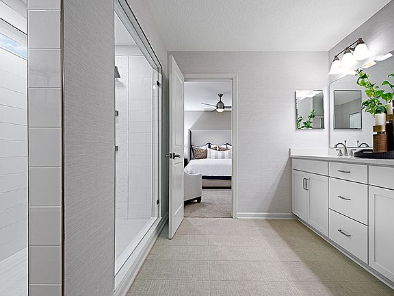 The Yorktown - Owner s bathroom