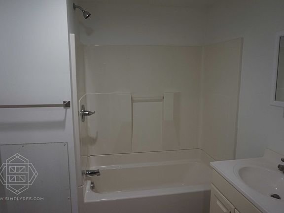 5th image of 2106 Bryant Ave S APT 8
