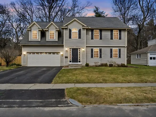 70 Hartwick St, Springfield, MA 01108