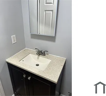3 bed, 9999 sqft, $2,550 — Photo 3