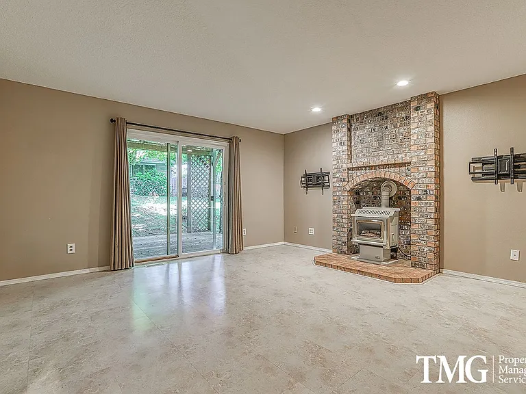 11004 NE Sherwood Dr — Photo 23