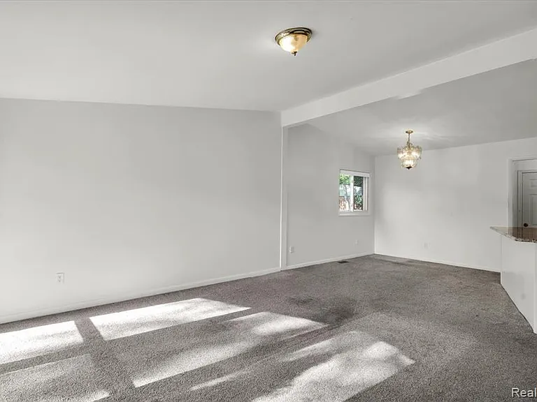 23031 Eastwood St — Photo 6