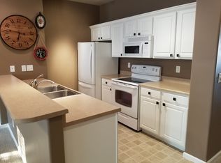 5811 Muirfield Dr SW APT 3, Cedar Rapids, IA 52404