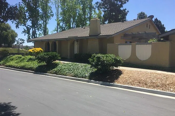 3 bed, 1269 sqft, $3,350 — Photo 2