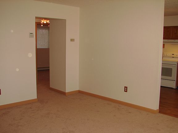 3rd image of 79 Slater Dr APT 2