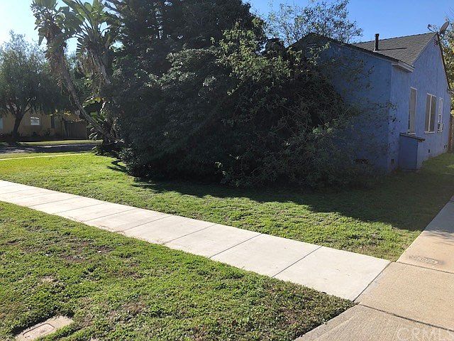 2nd image of 2851 Golden Ave
