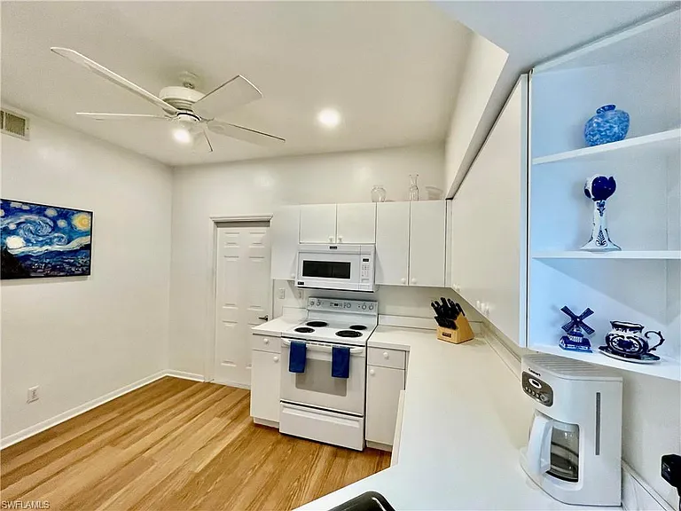 685 Windsor Sq #101 — Photo 35