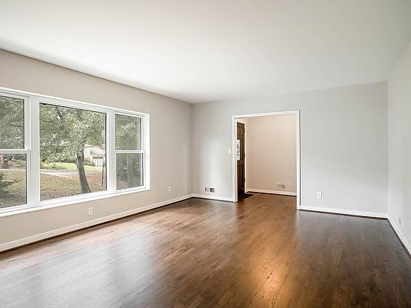3rd image of 531 Park Ter