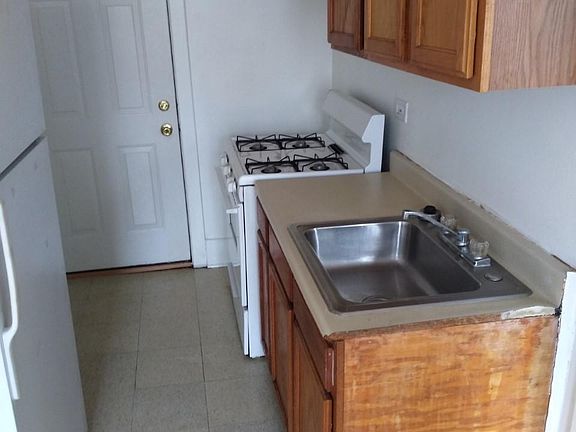 2nd image of 1539 W 81st St #1
