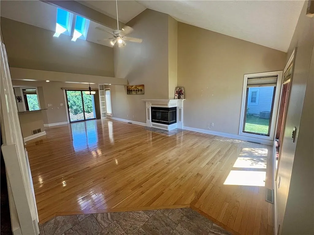 3 bed, 2.0 bath, 1538 sqft, $3,500 — Photo 2