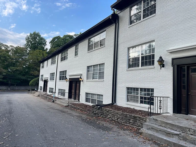 Grinstead Manor Apartments — Photo 54