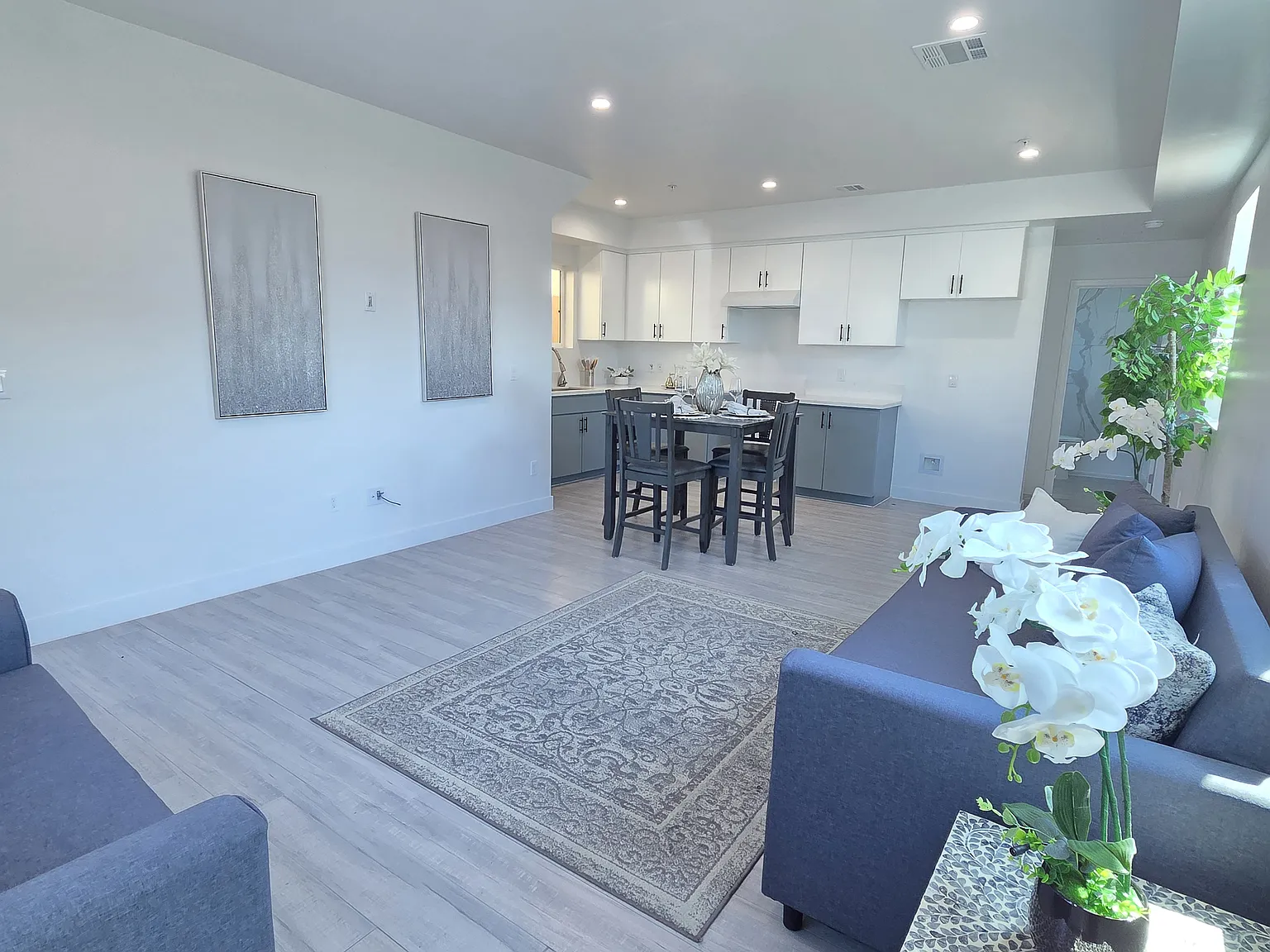 3 bed, 1400 sqft, $3,000 — Photo 2