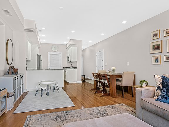 3rd image of 727 W Belmont Ave APT 6