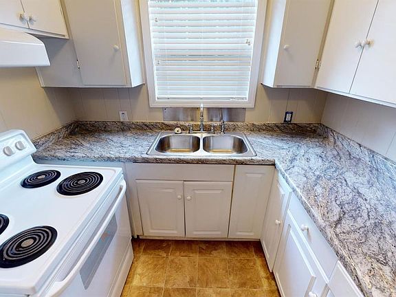 4th image of 404 Long Hill St #404