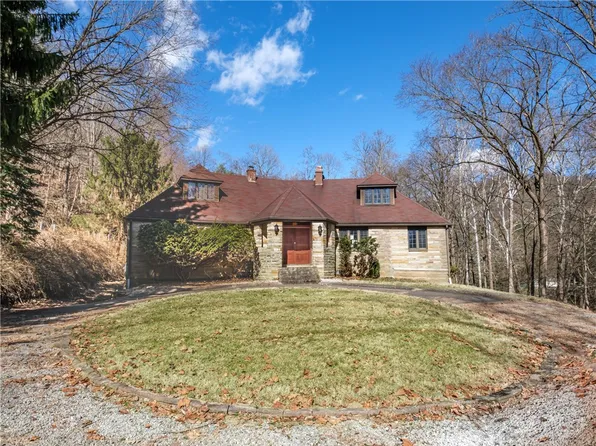 52 Little Sewickley Creek Rd, Sewickley, PA 15143
