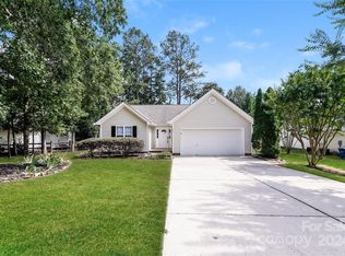 4017 Maple Shore Dr, Matthews, NC 28104