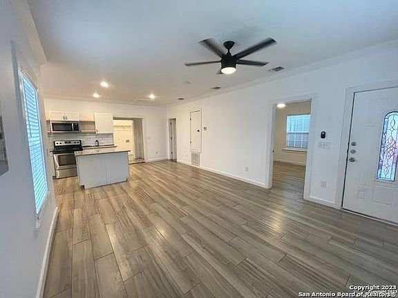 3rd image of 418 Dreiss St