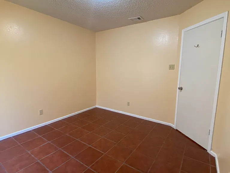 1801 Denmark Ln — Photo 10