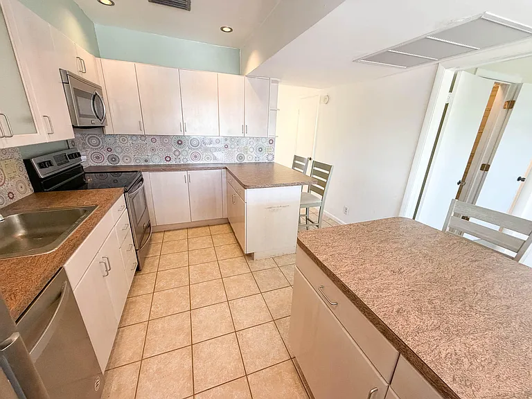 917 NE 16th Ave #16 — Photo 11