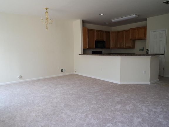 4th image of 100 Pine St Unit 8