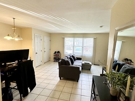 3rd image of 409 Glendale Ave