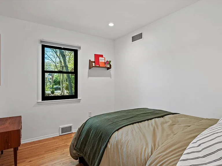 76 Camberly Rd — Photo 15