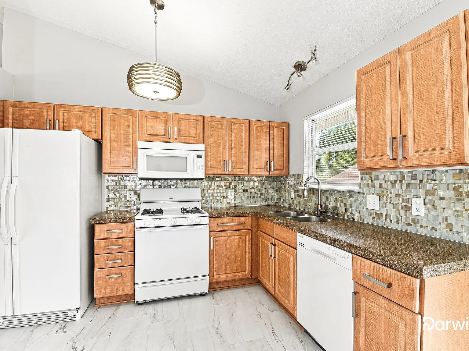 3 bed, 3.0 bath, 1380 sqft, $1,960 — Photo 4