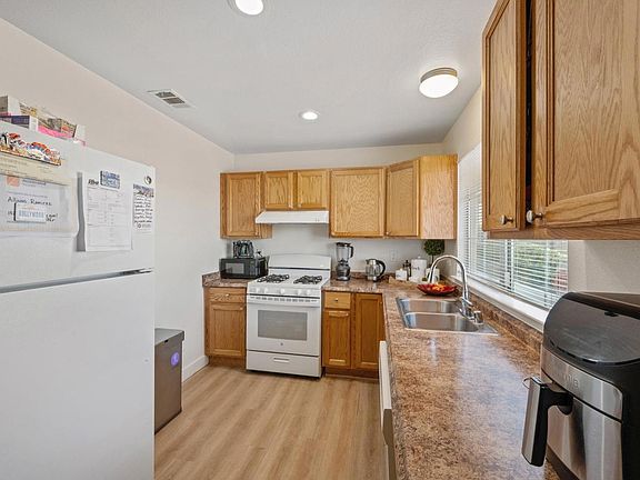 5th image of 400 Grand Ave #1