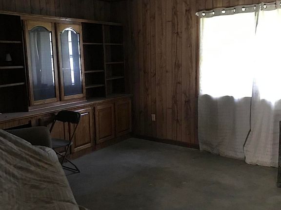 2nd image of 211 Deare St