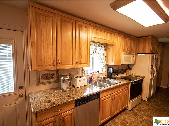 4th image of 501 W Larkspur St