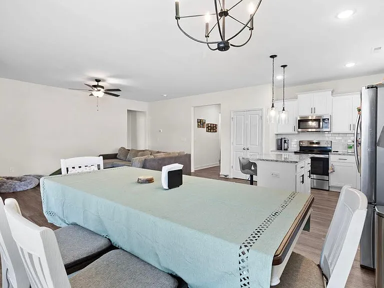 223 Collier Gate St — Photo 14