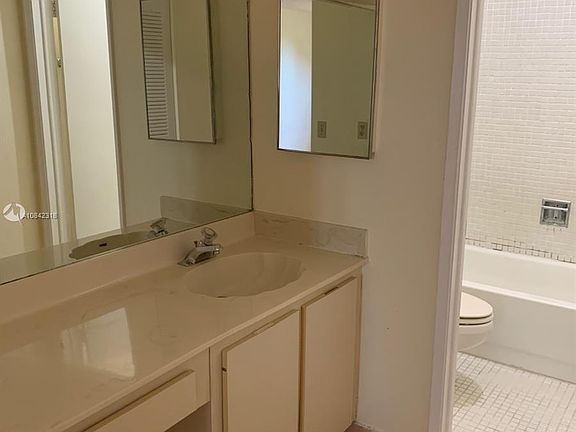 5th image of 425 W Park Dr APT 9