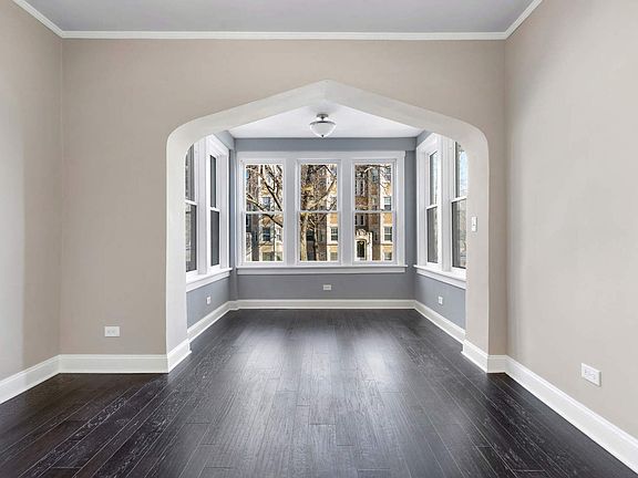 3rd image of 138 S Austin Blvd APT 1