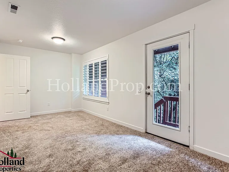 2287 NE Sheffield Ave — Photo 24