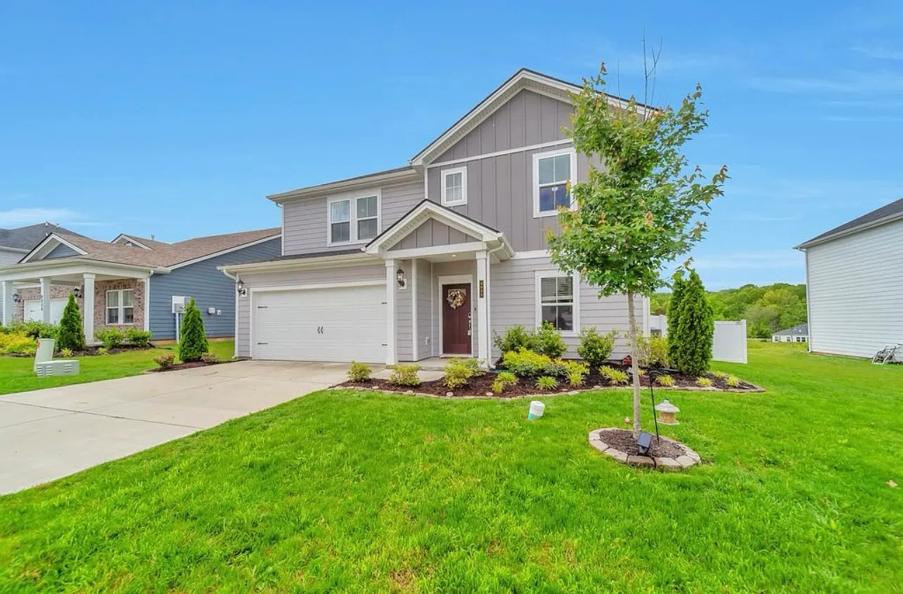 4 bed, 2864 sqft, $3,200 — Photo 4