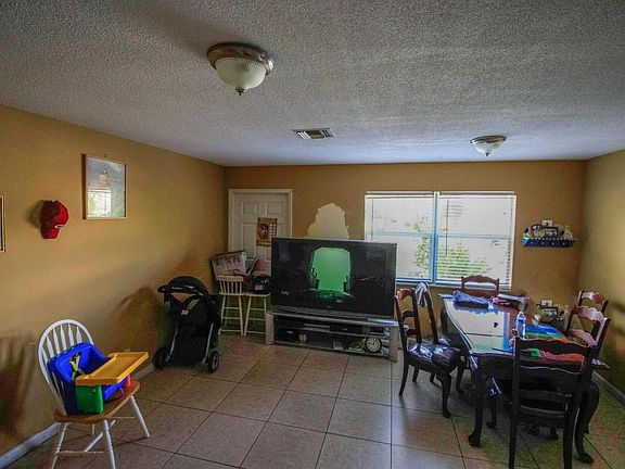 900 Living Room