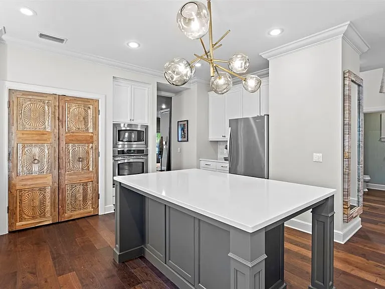 2115 W Watrous Ave — Photo 18