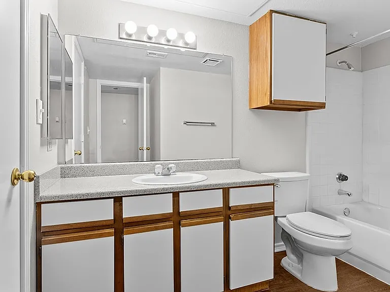 Valley Ridge Apartment Homes — Photo 18