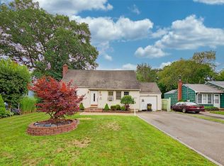232 Crombie St, Huntington Station, NY 11746